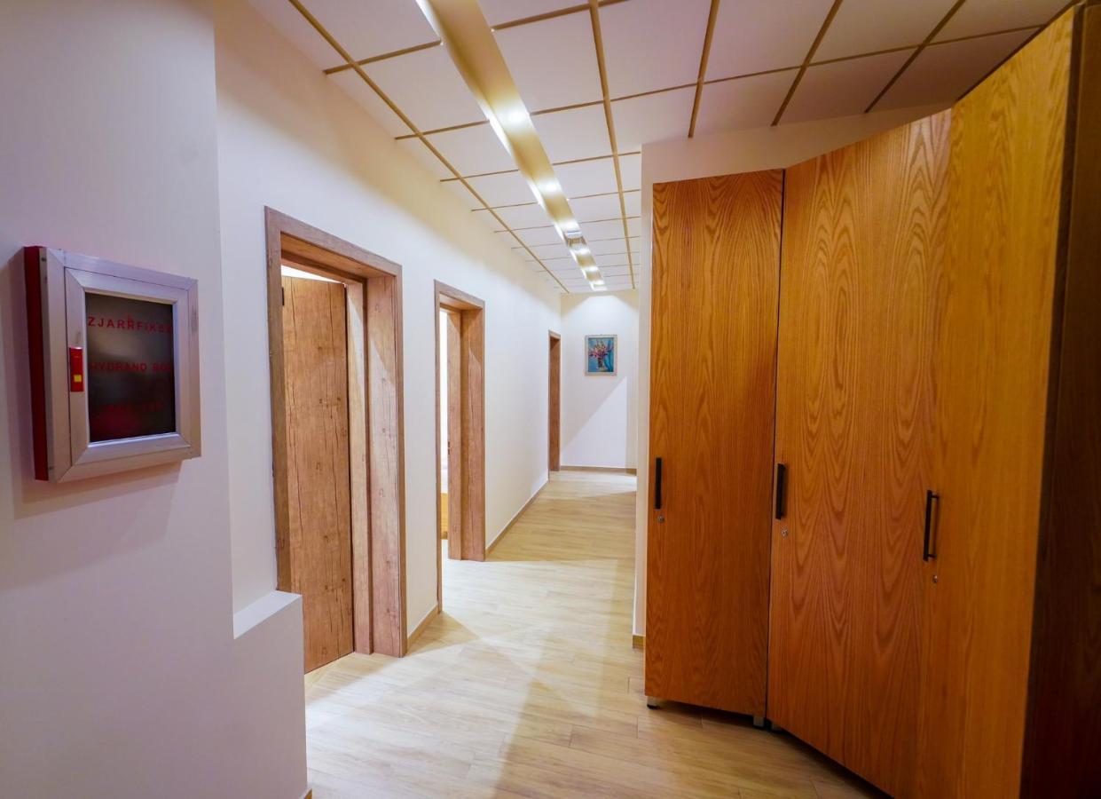 Sr99 Hotel Тирана Екстер'єр фото