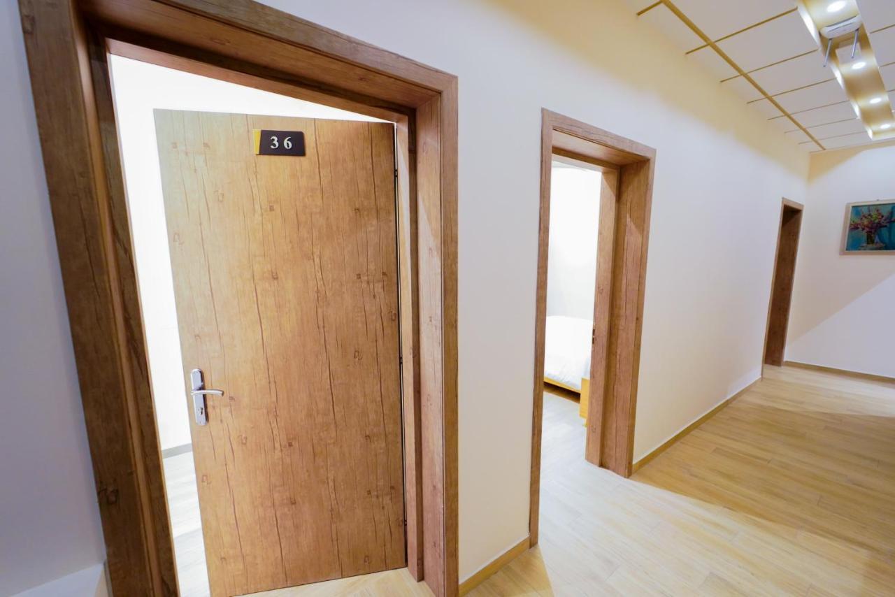 Sr99 Hotel Тирана Екстер'єр фото