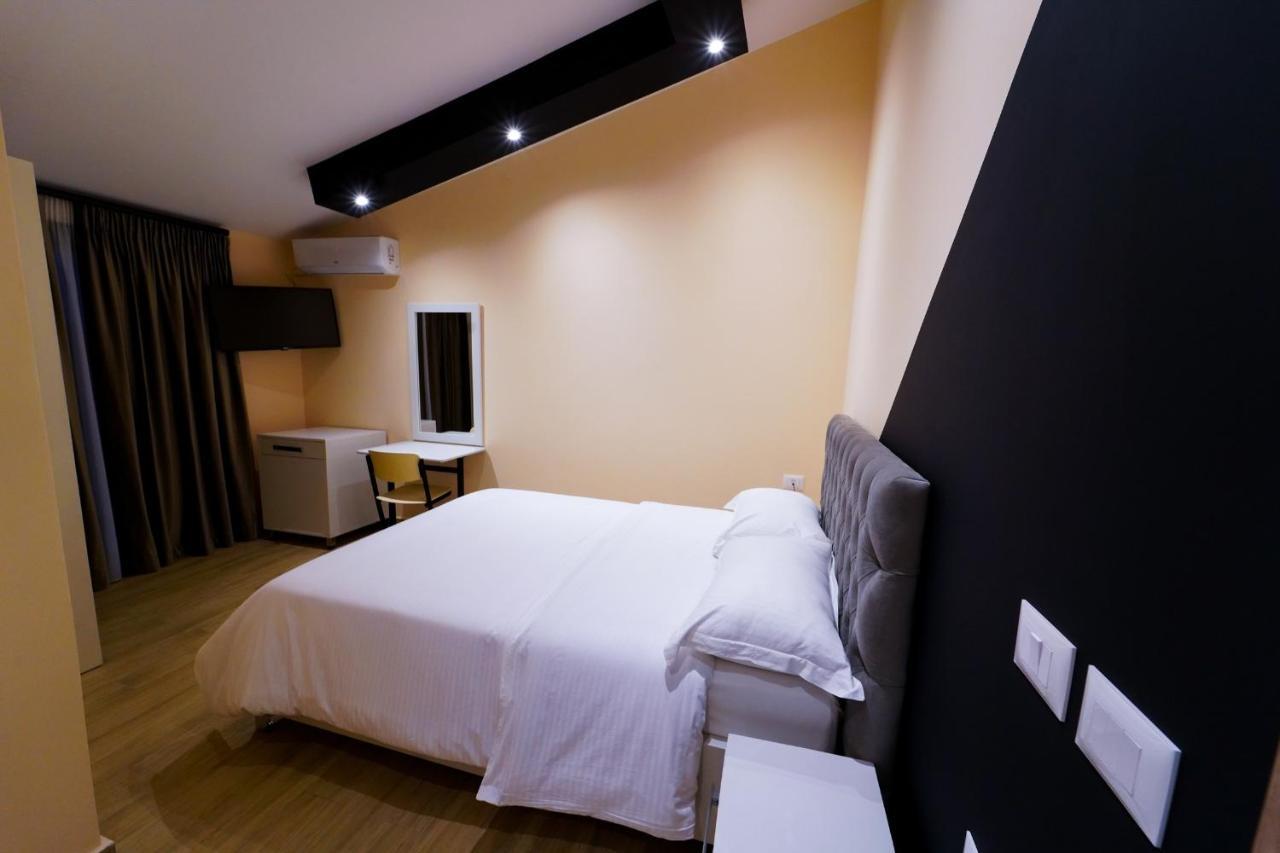 Sr99 Hotel Тирана Екстер'єр фото