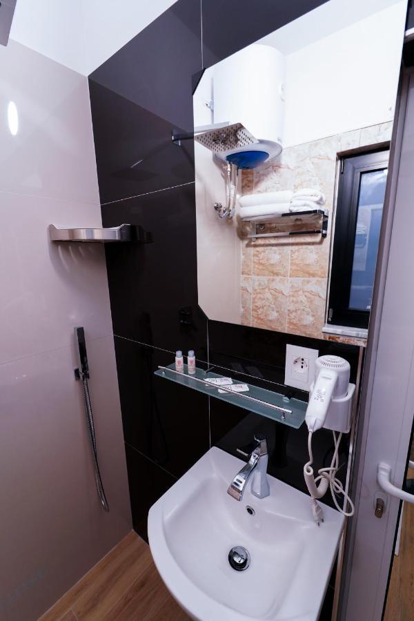 Sr99 Hotel Тирана Екстер'єр фото