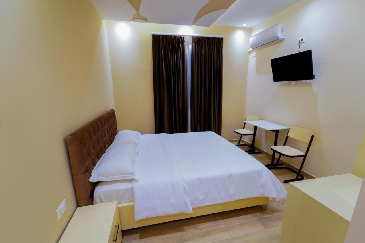 Sr99 Hotel Тирана Екстер'єр фото