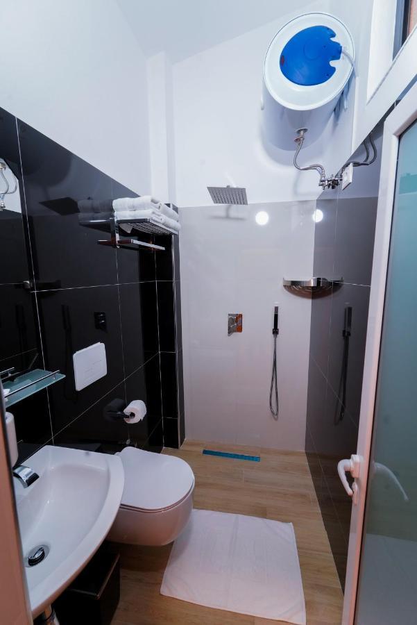 Sr99 Hotel Тирана Екстер'єр фото