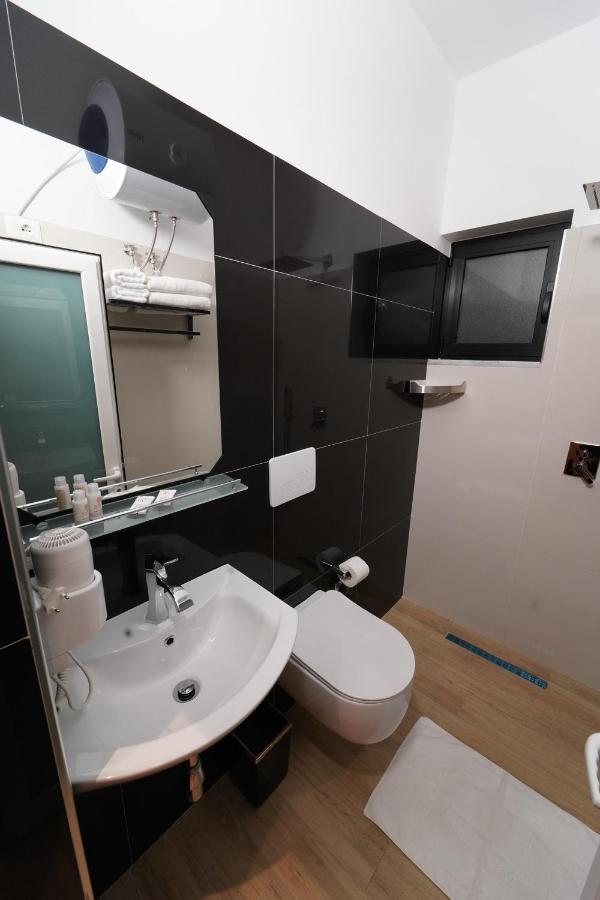 Sr99 Hotel Тирана Екстер'єр фото