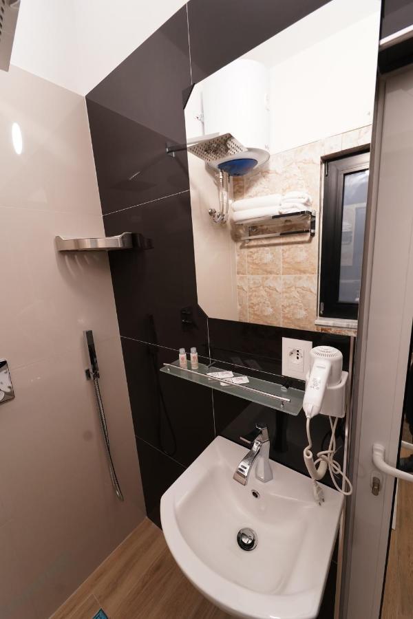 Sr99 Hotel Тирана Екстер'єр фото