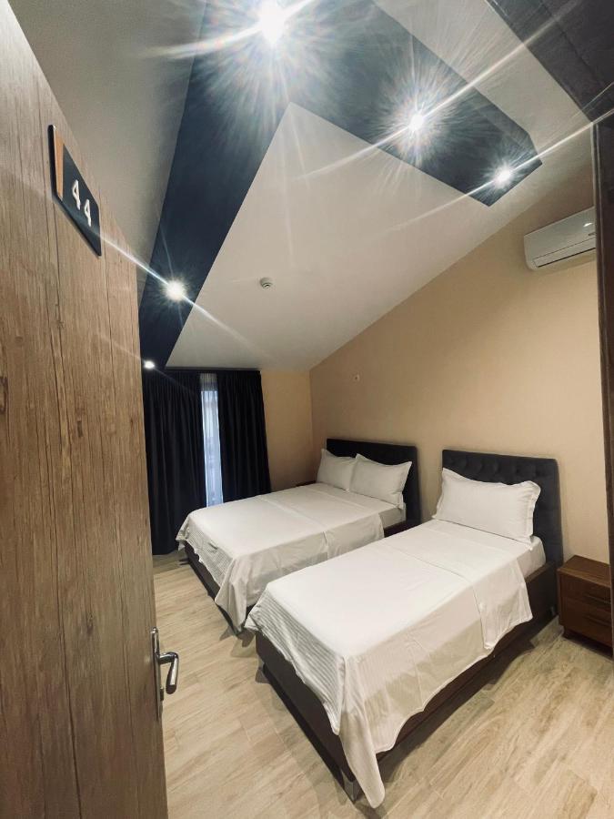Sr99 Hotel Тирана Екстер'єр фото